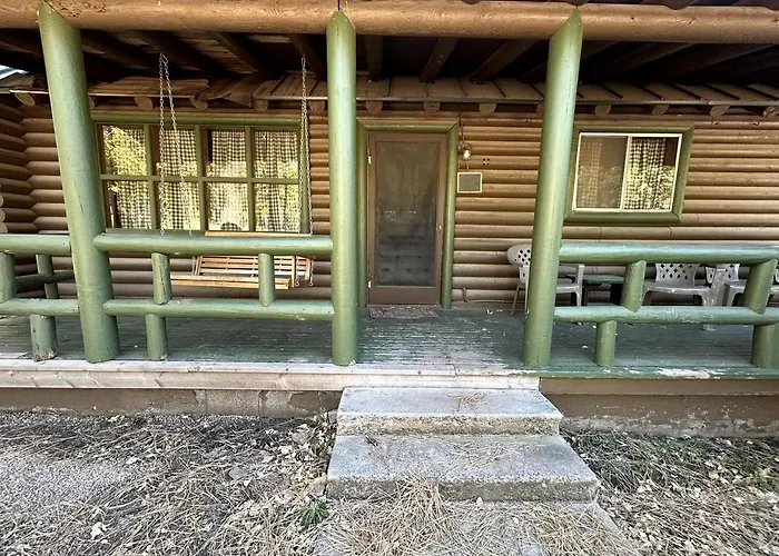 Pet Friendly Log Nestled Under The Forested High Country Of The Mongollon Rim In Arizona