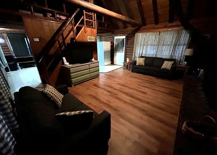 Pet Friendly Log Nestled Under The Forested High Country Of The Mongollon Rim In Arizona Holiday home Payson
