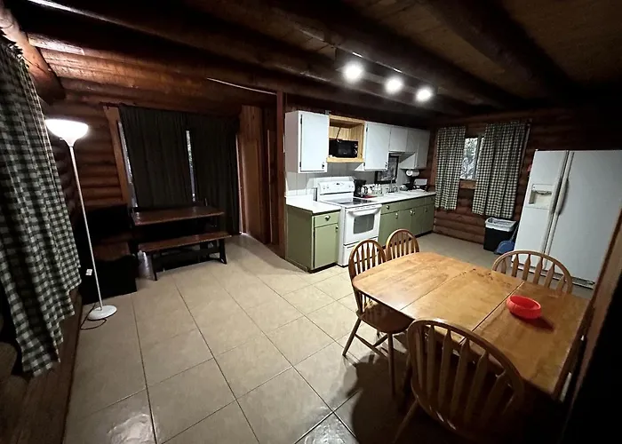 Pet Friendly Log Nestled Under The Forested High Country Of The Mongollon Rim In Arizona *