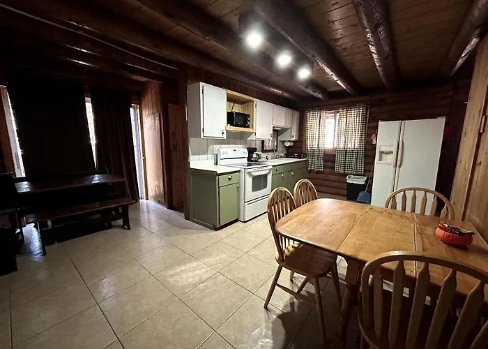 Pet Friendly Log Nestled Under The Forested High Country Of The Mongollon Rim In Arizona